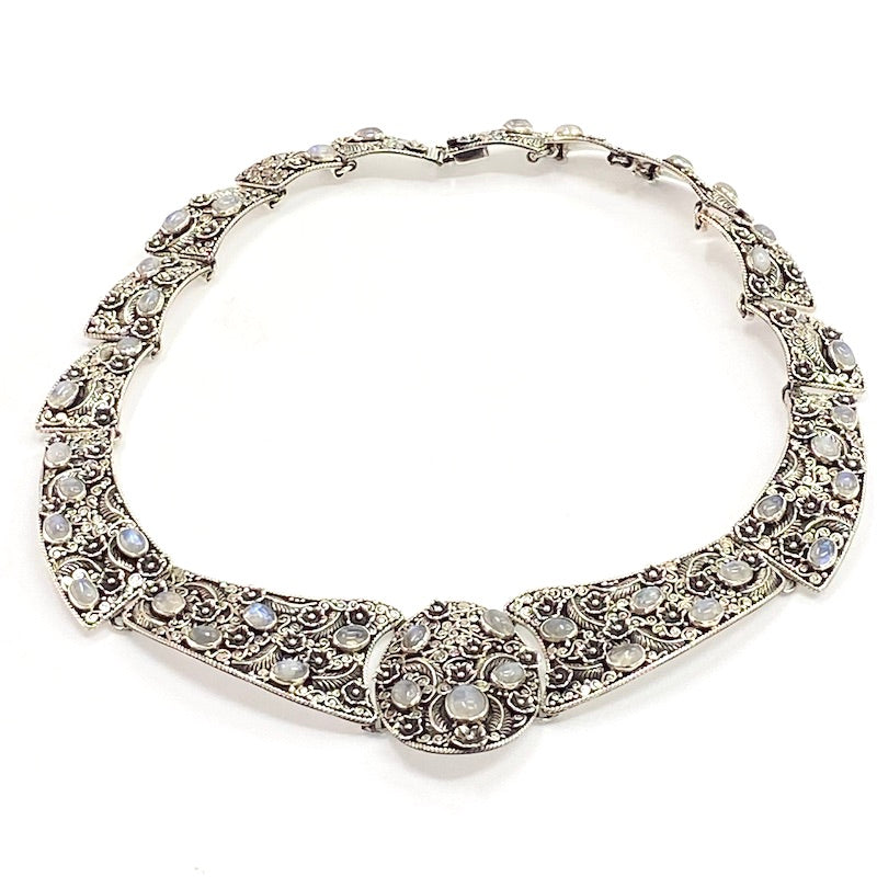 Gorgeous Moonstone Flowers Design Necklace