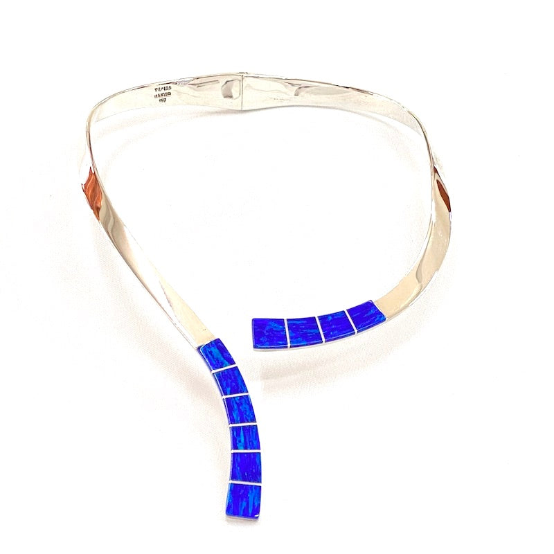 Beautiful Dark Blue Opal Design Rigid Necklace