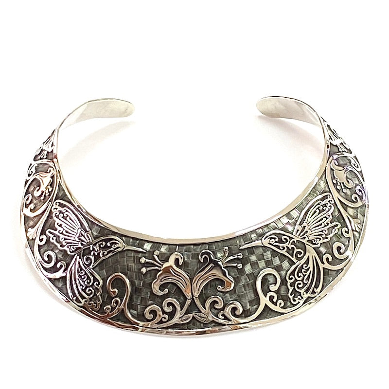 Stunning Carved Hummingbirds Design Rigid Necklace