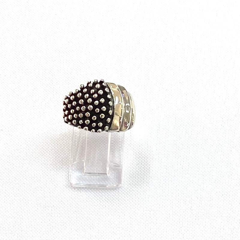 Attractive Dots & Plain Design Ring