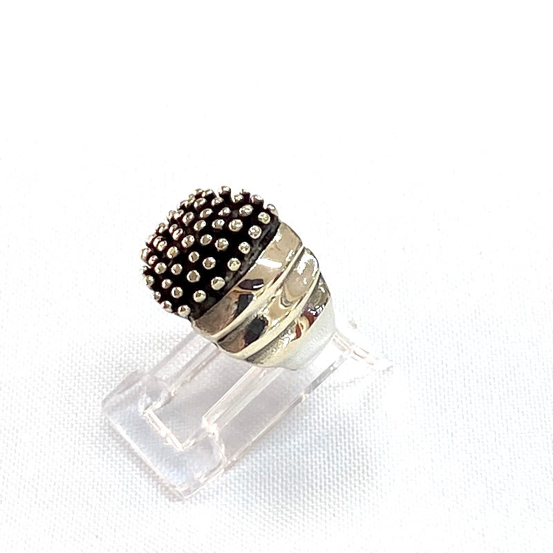 Attractive Dots & Plain Design Ring
