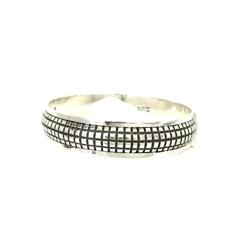 Elegant Square Pattern Cuff Bangle