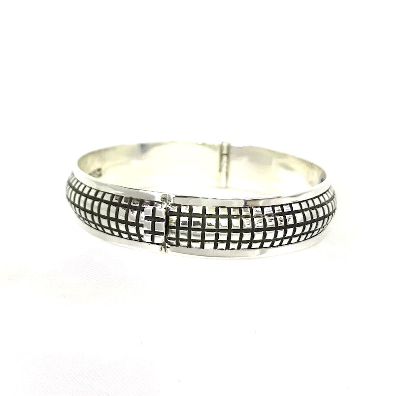 Elegant Square Pattern Cuff Bangle