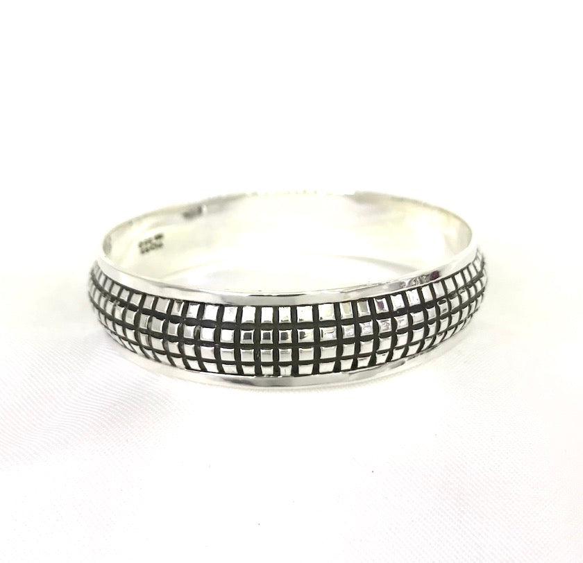 Elegant Square Pattern Bangle Bracelet