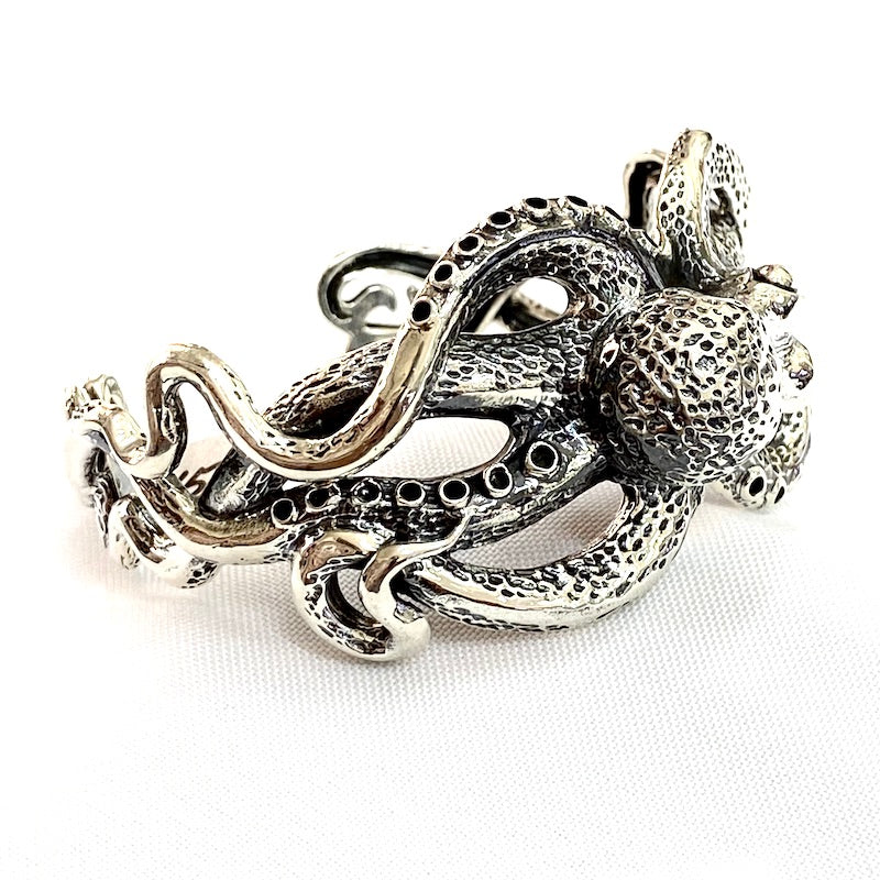 Striking Octopus Design Cuff Bracelet