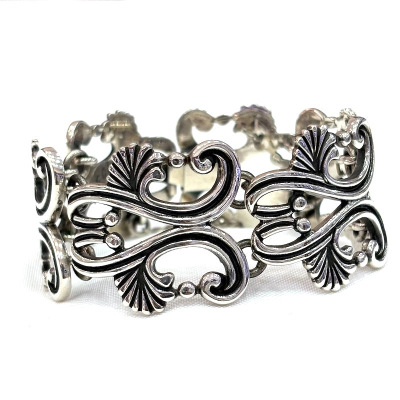 Vintage SeaHorse Design Silver Bracelet