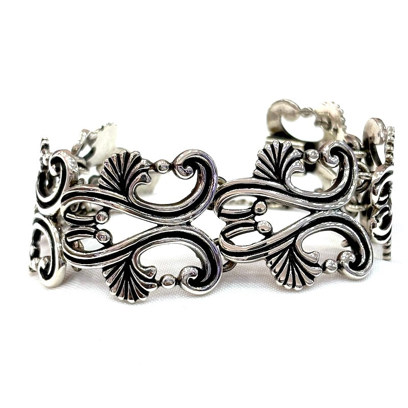 Vintage SeaHorse Design Silver Bracelet