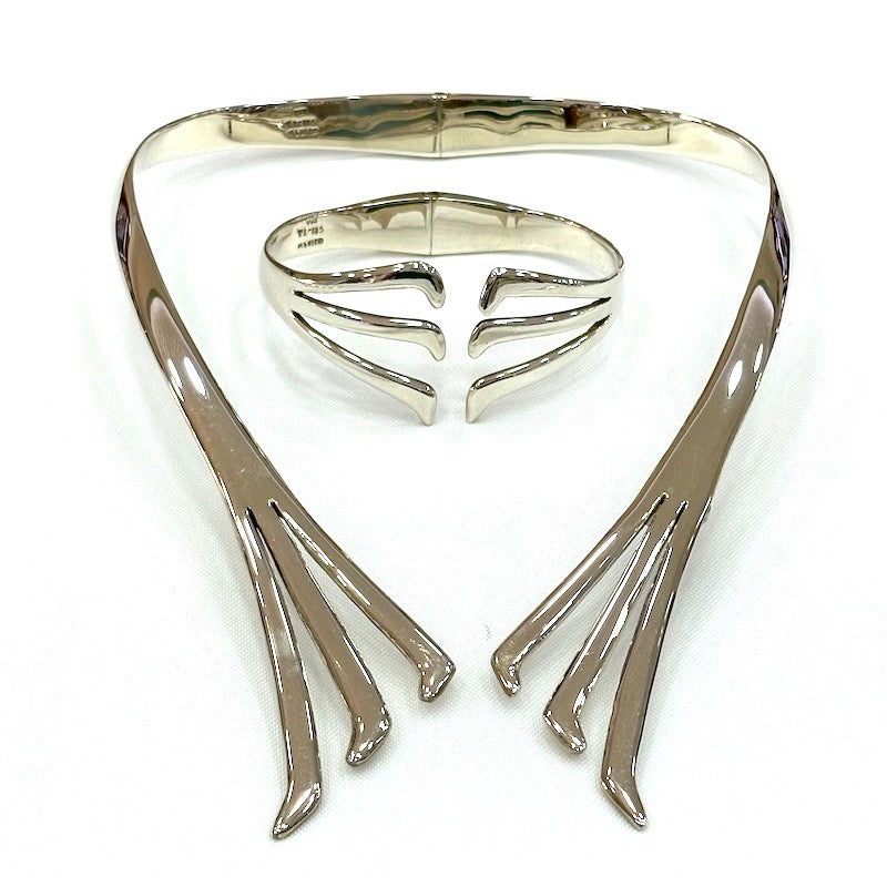 Elegant Classic Design Rigid Necklace & Bracelet Set