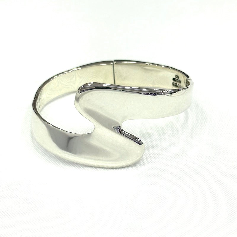 Elegant Design Rigid Necklace & Bracelet Set