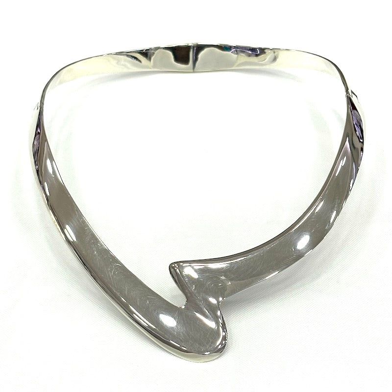 Elegant Design Rigid Necklace & Bracelet Set