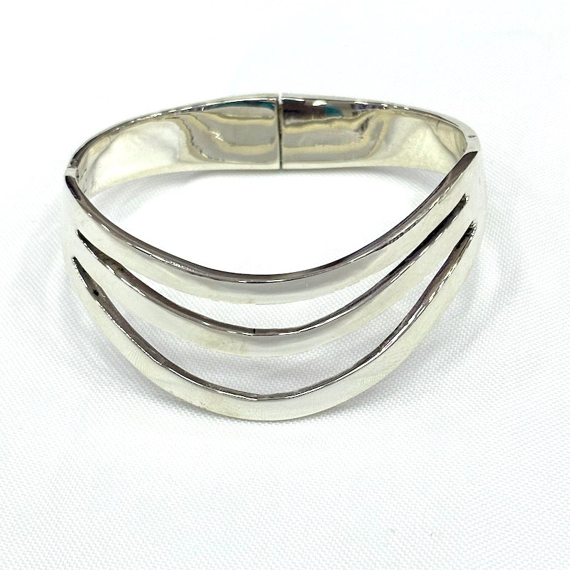 Beautiful Triple Stripes Necklace and Bracelet Set