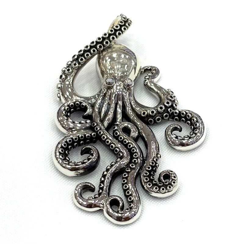 Stunning Octopus Design Silver Pendant