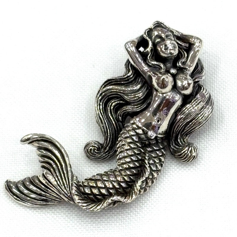 Gorgeous Mermaid Design Silver Pendant