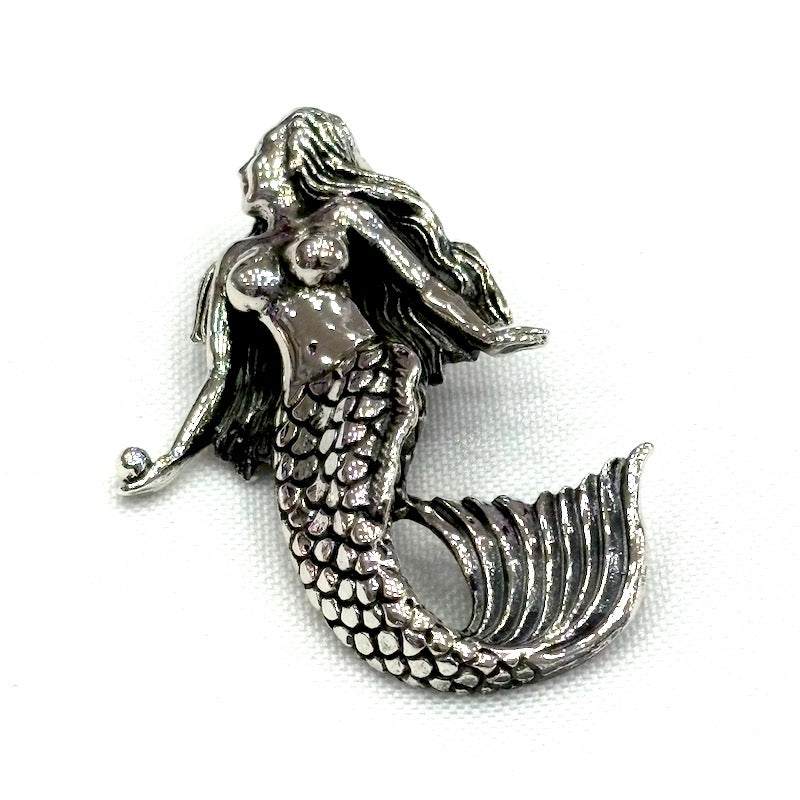 Gorgeous Silver Mermaid Design Pendant