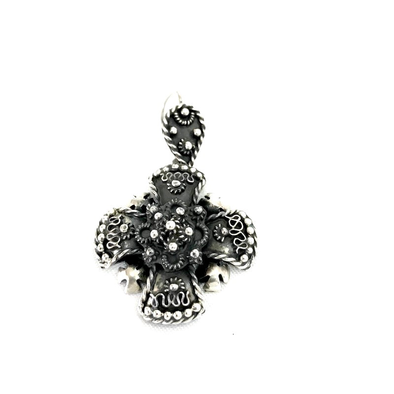 Elegant Vintage Style Silver Cross
