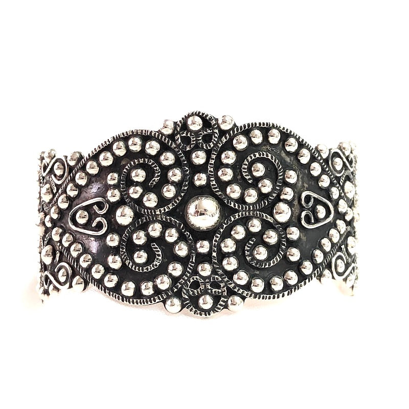 Elegant Vintage Design Silver Cuff Bracelet