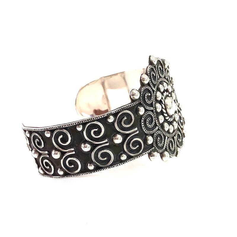 Elegant Silver Vintage Style Cuff Bracelet