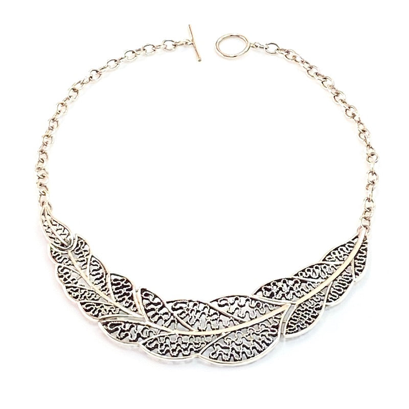 Gorgeous Leaf Design Silver Necklace