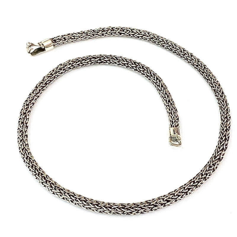 Elegant Round Woven Link Design Necklace