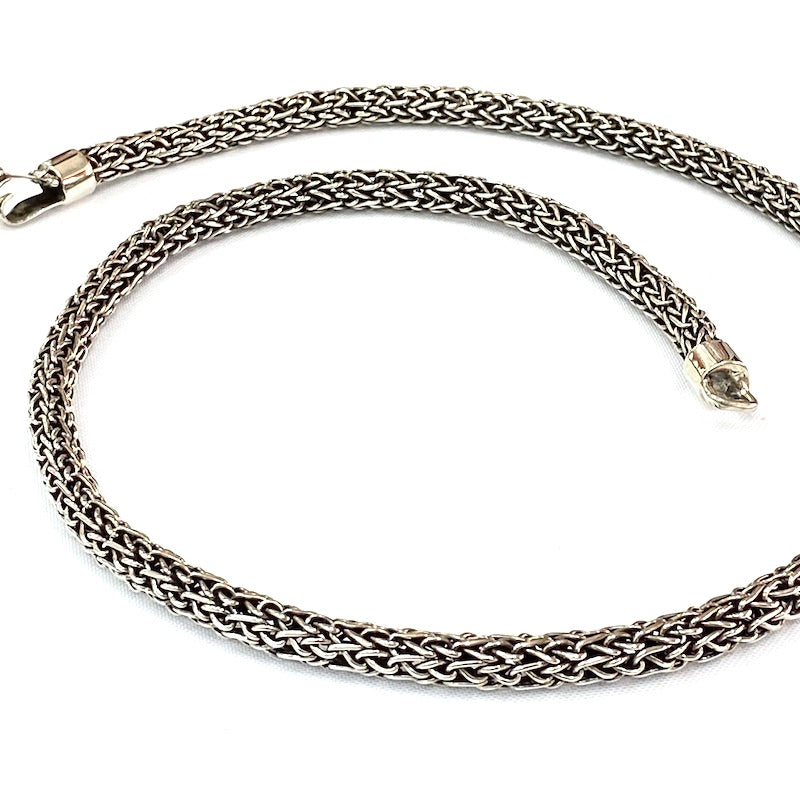 Elegant Round Woven Link Design Necklace
