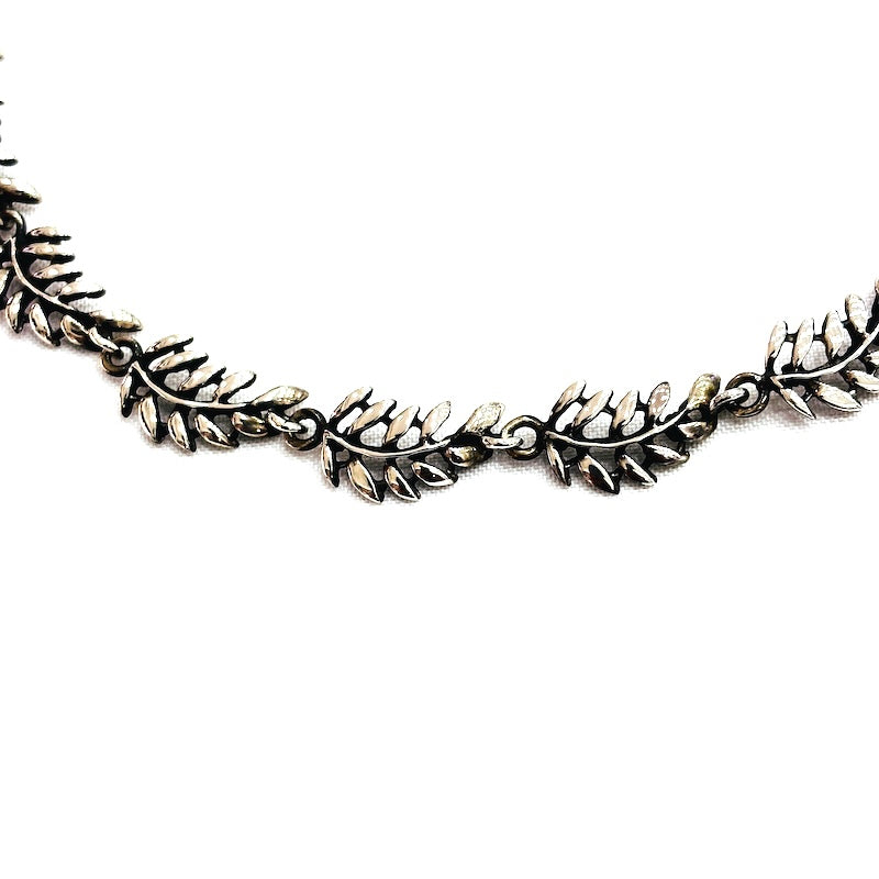 Beautiful Silver Leaf Design Necklace