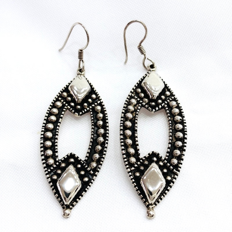 Elegant Vintage-Inspired Dangle Earrings