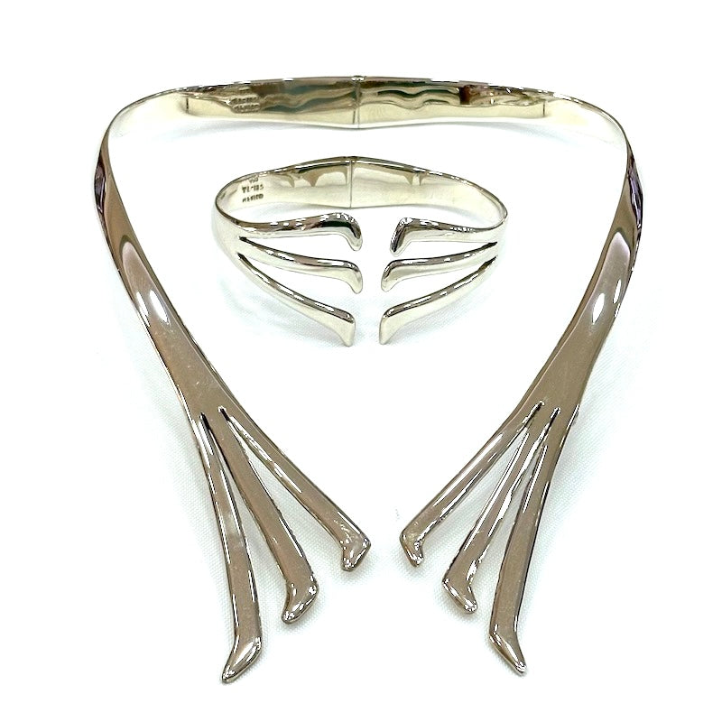 Triple Wavy Stripes Design Necklace & Bracelet