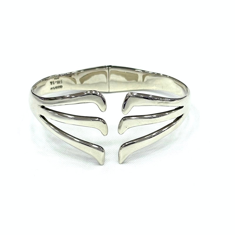 Elegant Triple Wavy Stripes Design Cuff Bracelet