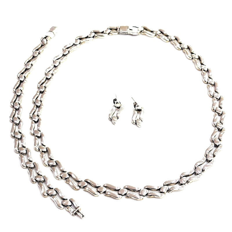 Elegant Curvaceous Flat Links Design Set