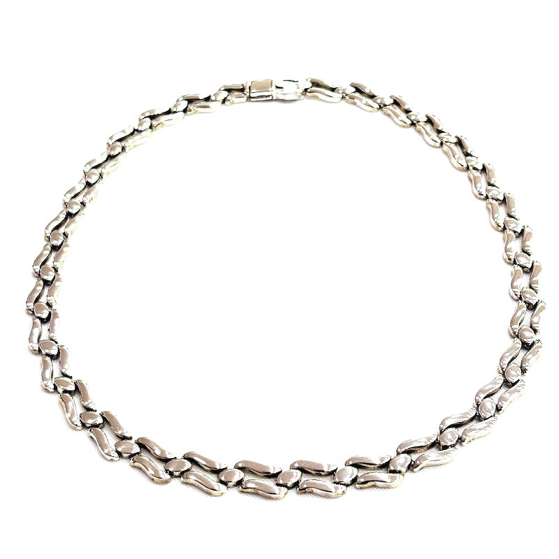 Elegant Curvaceous Flat Links Necklace